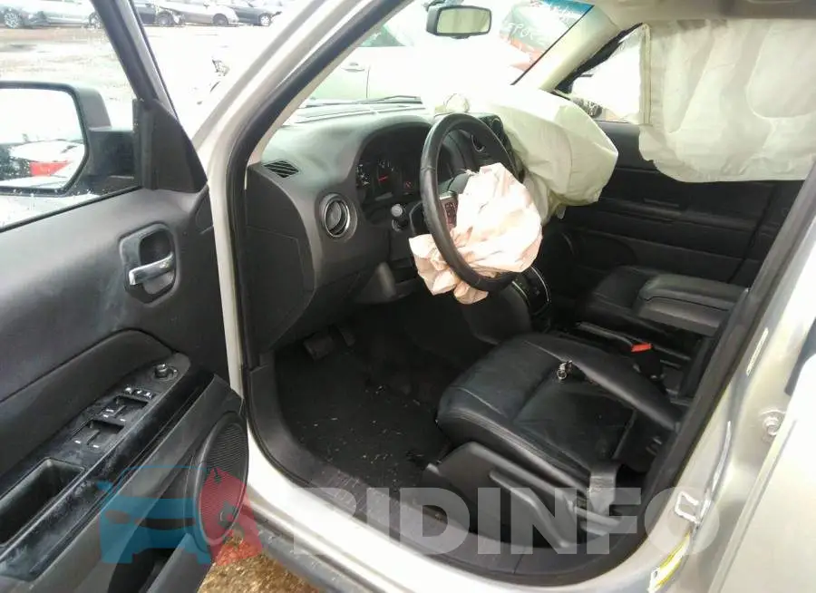 1C4NJPFB9DD213841 Photo# 5