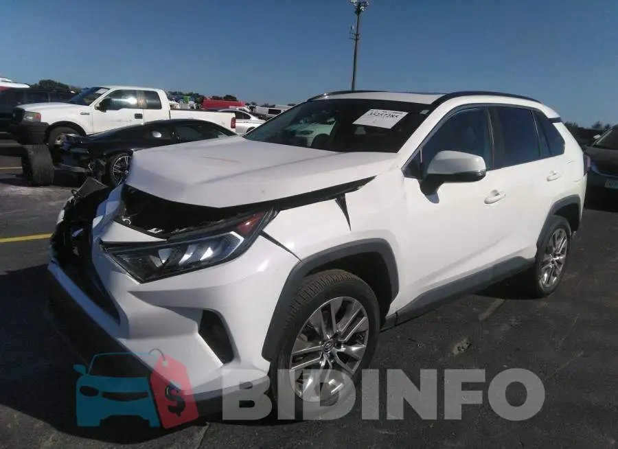 2T3C1RFV8KW048832 Photo# 2