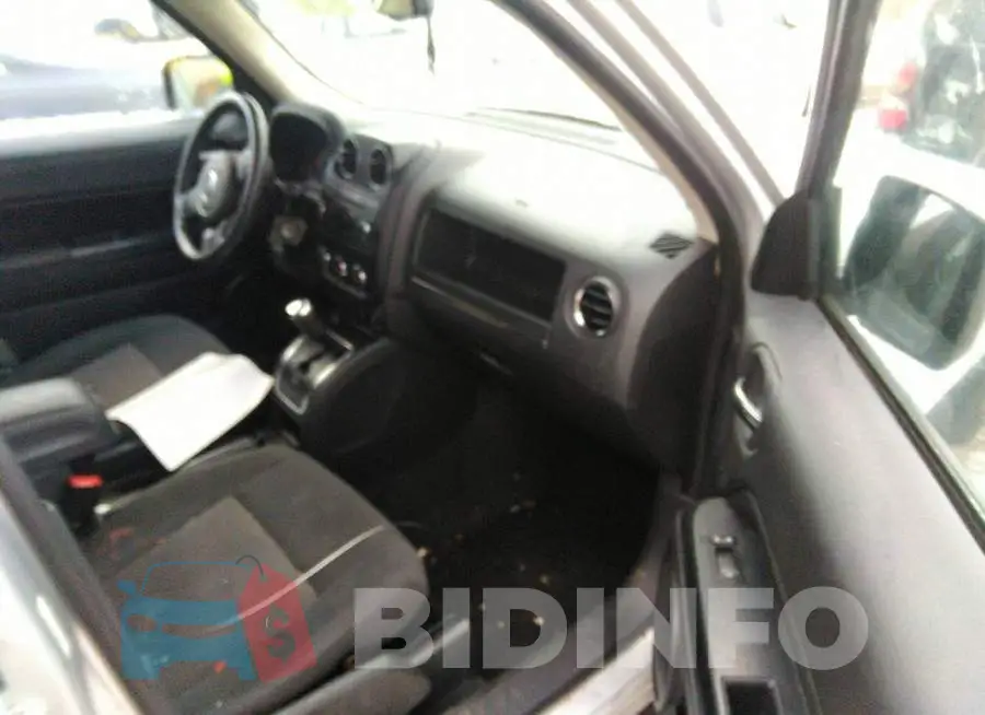 1C4NJPFA7DD102048 Photo# 5