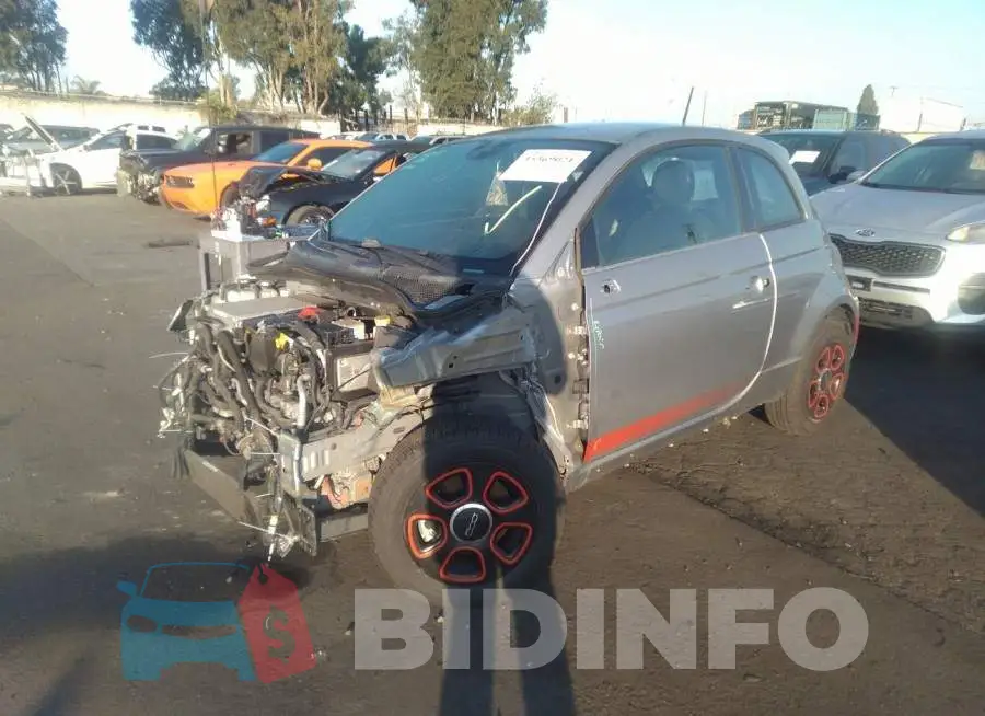3C3CFFGE8FT732957 Photo# 2