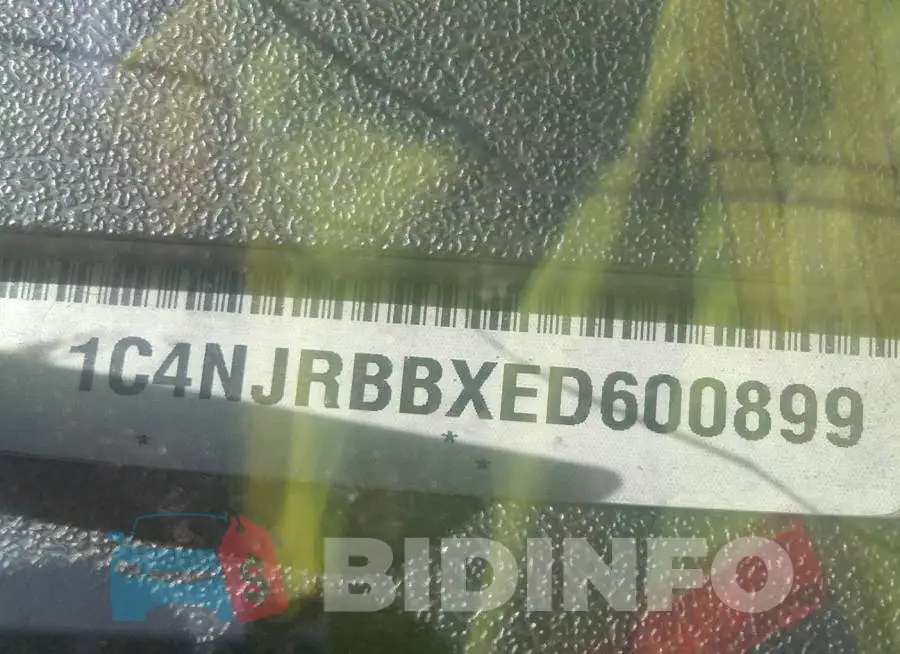 1C4NJRBBXED600899 Photo# 9