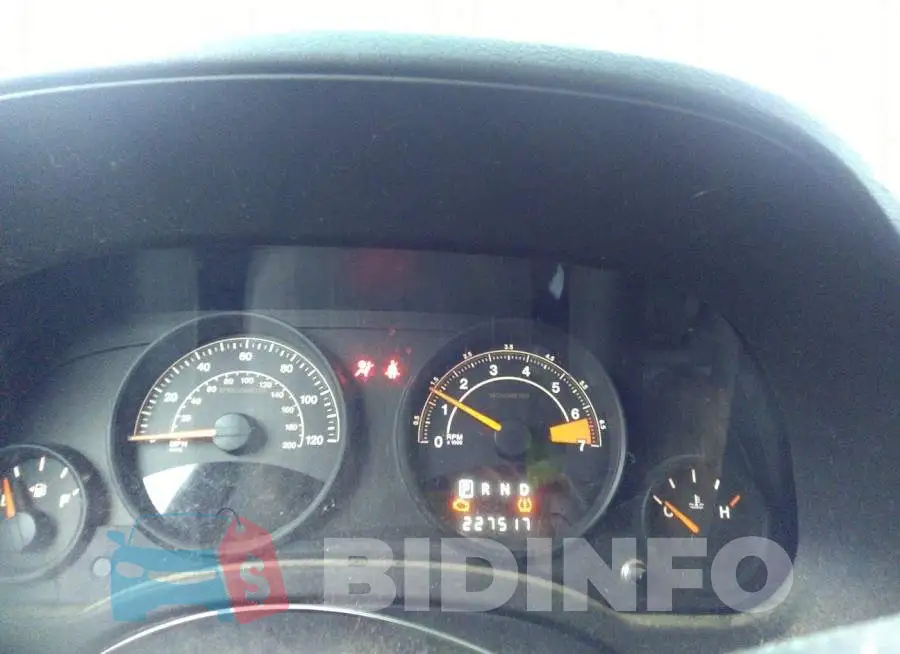 1C4NJPBB8FD318136 Photo# 7