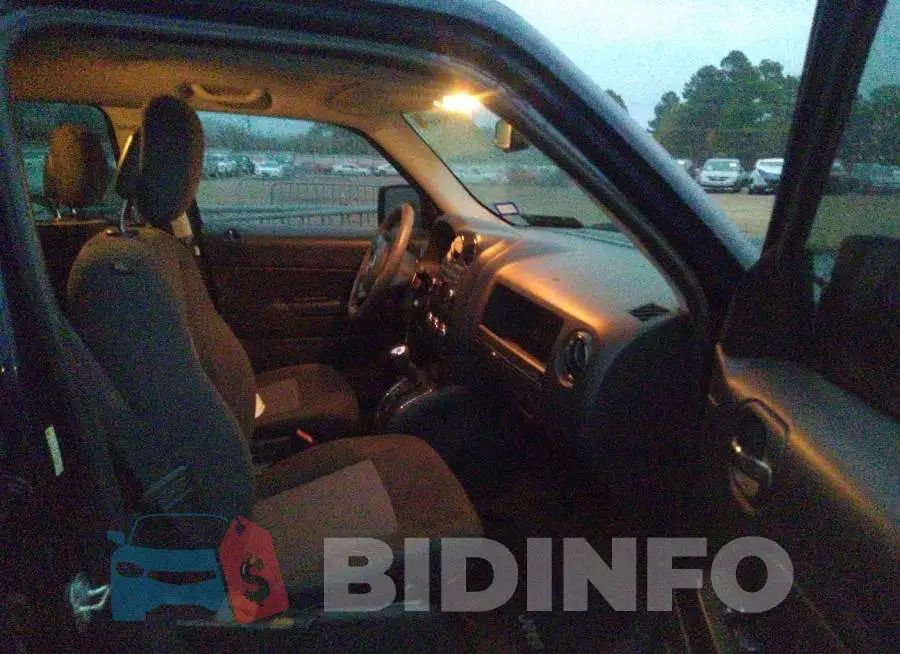 1C4NJPBBXED857064 Photo# 5