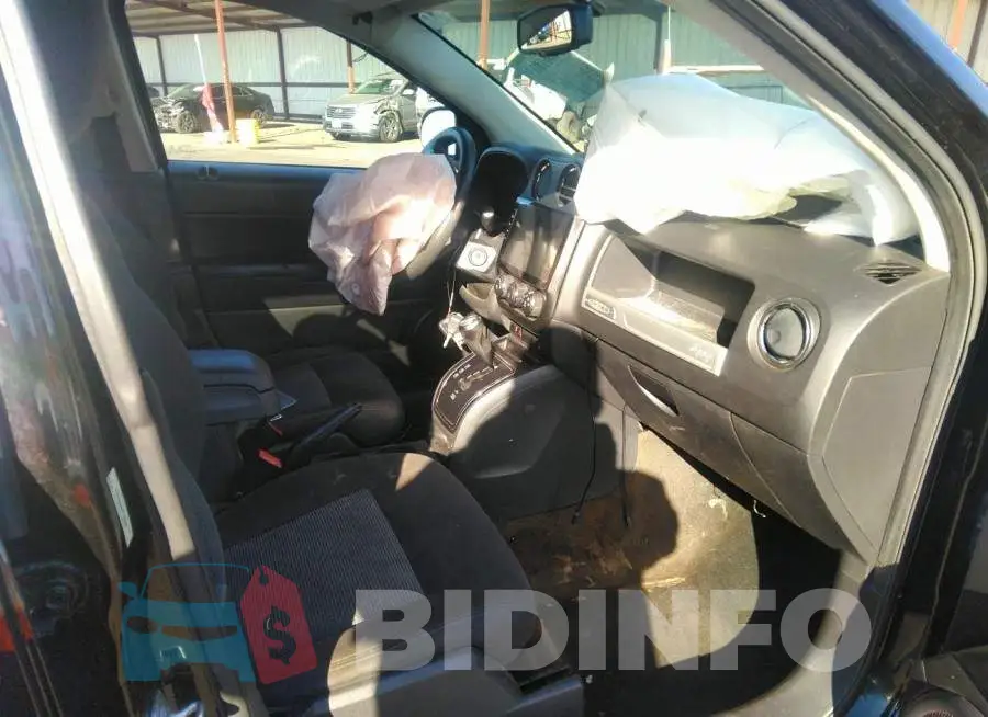 1C4NJCBA9HD123259 Photo# 5