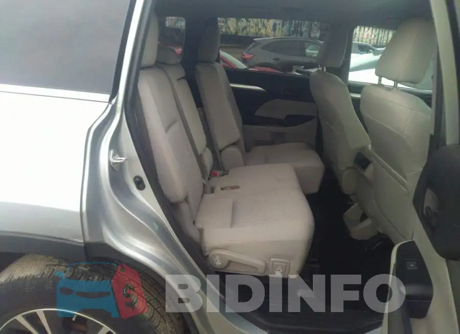 5TDBZRFH0JS891826 Photo# 8