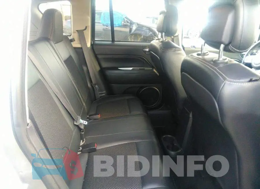 1C4NJDEB6GD616289 Photo# 8