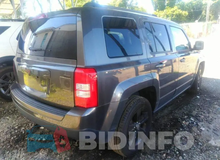 1C4NJPBB7GD732445 Photo# 4