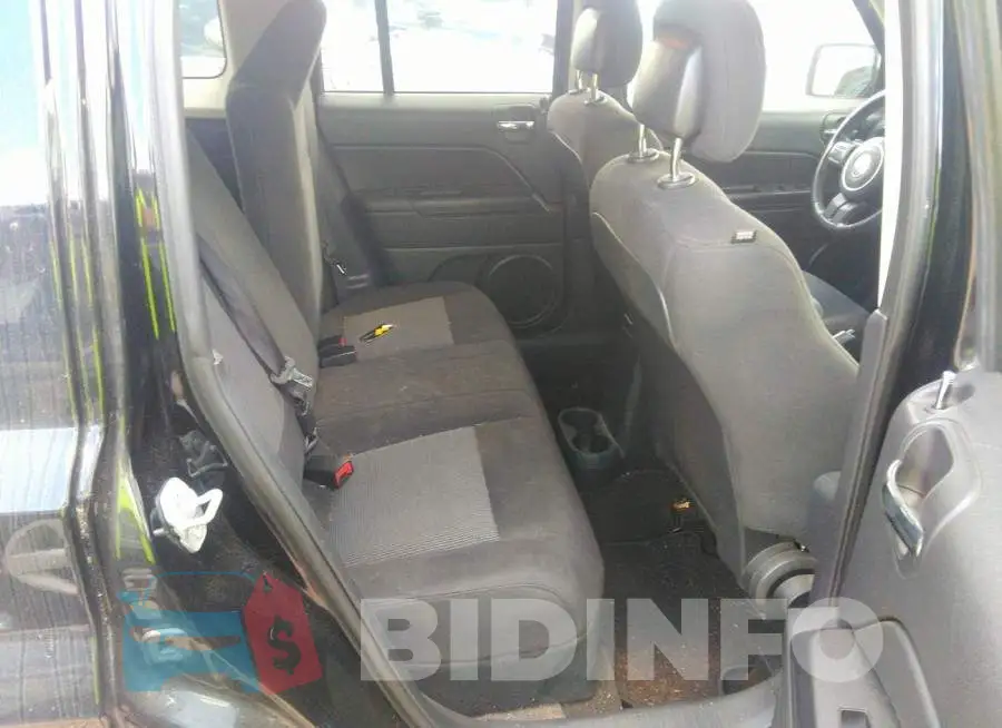 1C4NJRFB8FD232072 Photo# 8