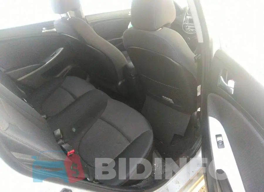 KMHCU5AE2FU231035 Photo# 8