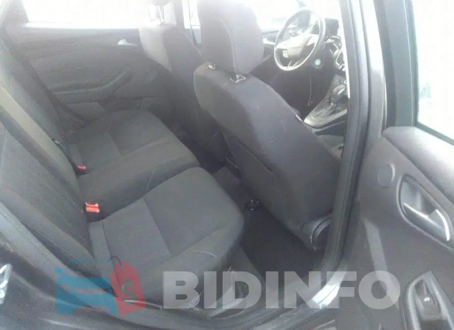 1FADP3M21JL286747 Photo# 8