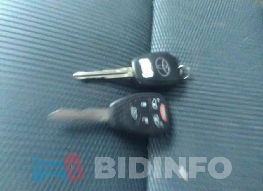 2T1BURHE4FC337836 Photo# 11