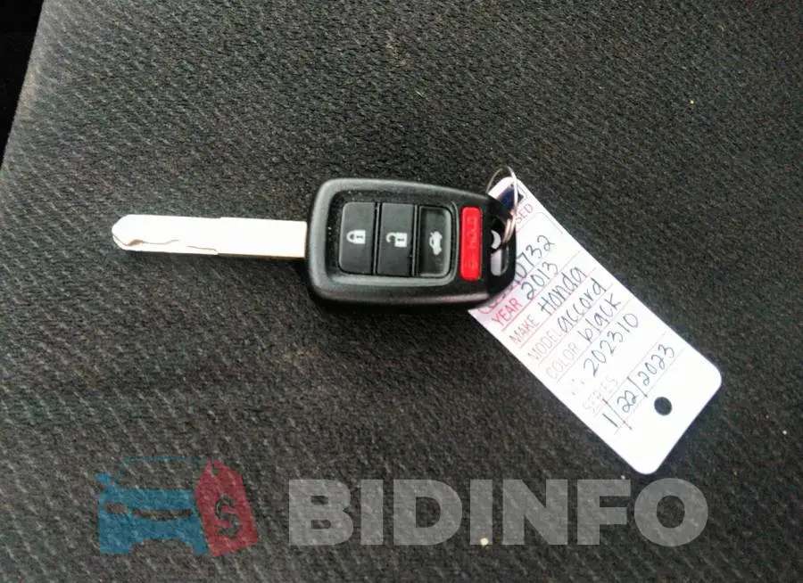 1HGCR2F32DA202310 Photo# 11