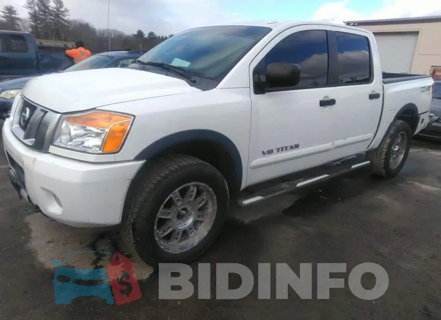 1N6BA0EC6DN301712 Photo# 2