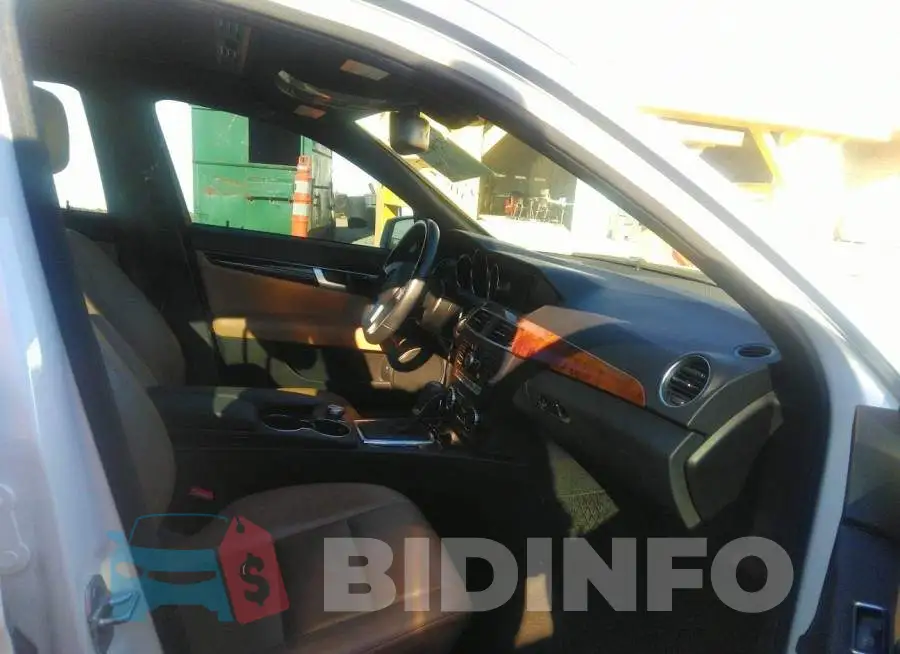 WDDGF4HB8DR282700 Photo# 5