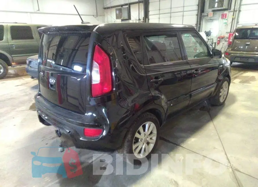 KNDJT2A56D7499496 Photo# 4