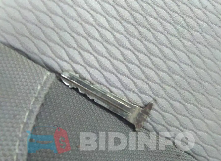 2T1BURHE5JC122443 Photo# 11
