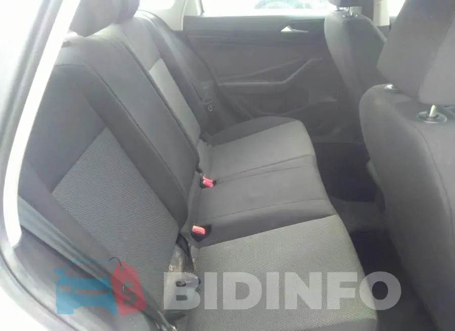 3VWC57BU7KM064055 Photo# 8