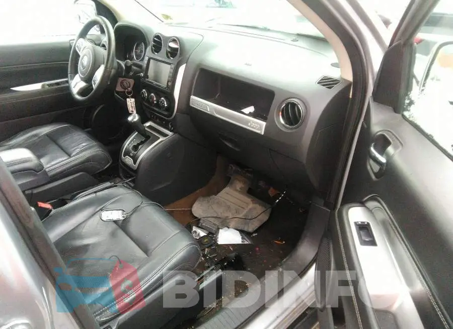 1C4NJDEB1HD137022 Photo# 5