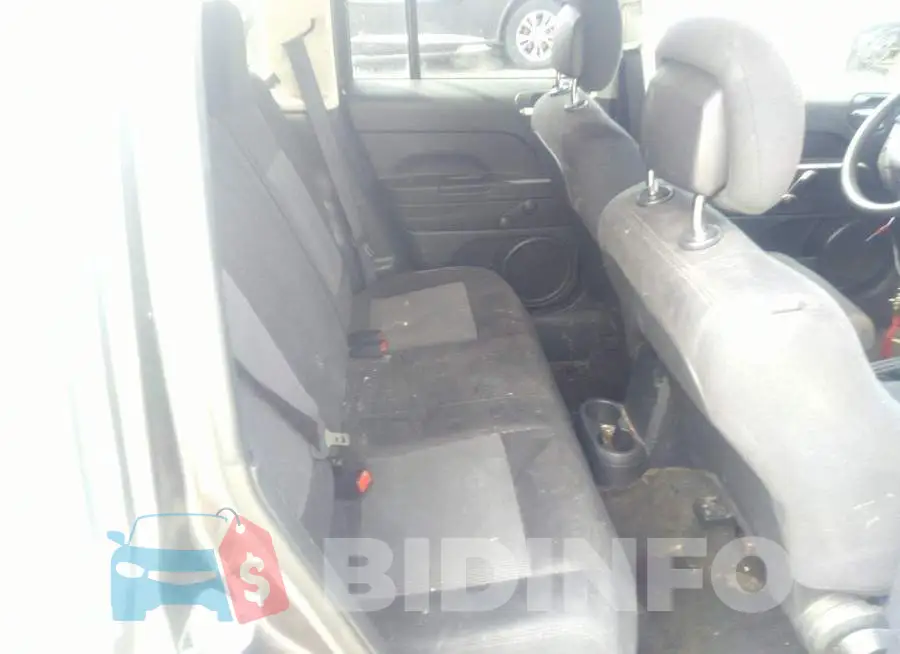 1C4NJPBB9FD398854 Photo# 8