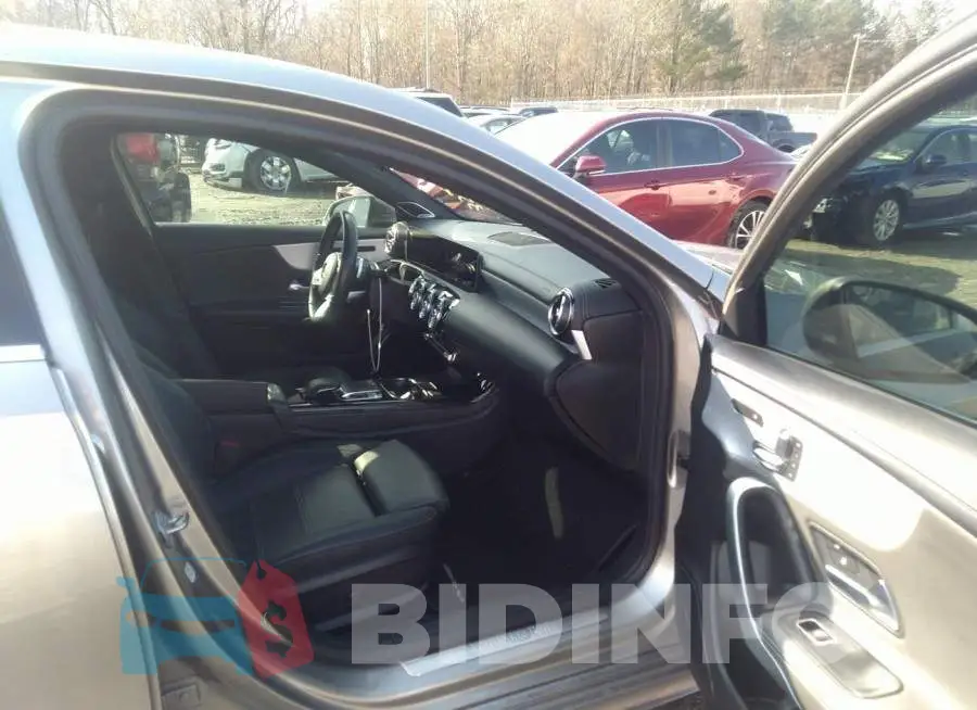 WDD3G4EB7KW018947 Photo# 5