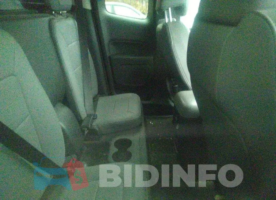 1GCHSBEA8G1204883 Photo# 8