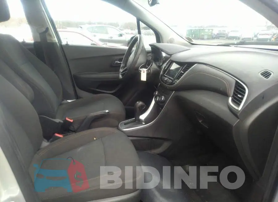 KL7CJNSB5JB708804 Photo# 5