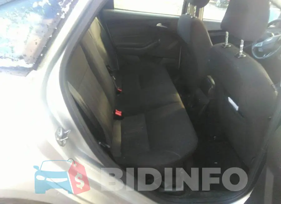 1FADP3F24GL240061 Photo# 8