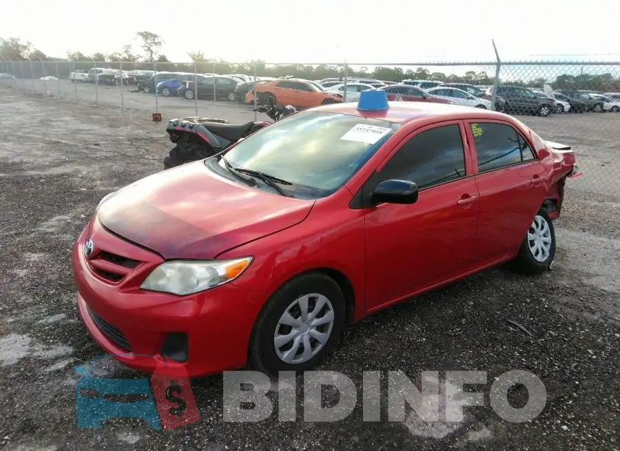 2T1BU4EE4DC127242 Photo# 2