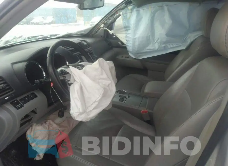 5TDBK3EH8DS221819 Photo# 5