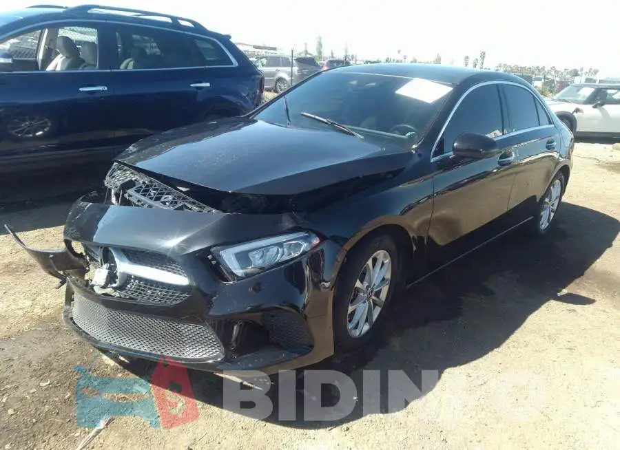 WDD3G4EB4KW001183 Photo# 2