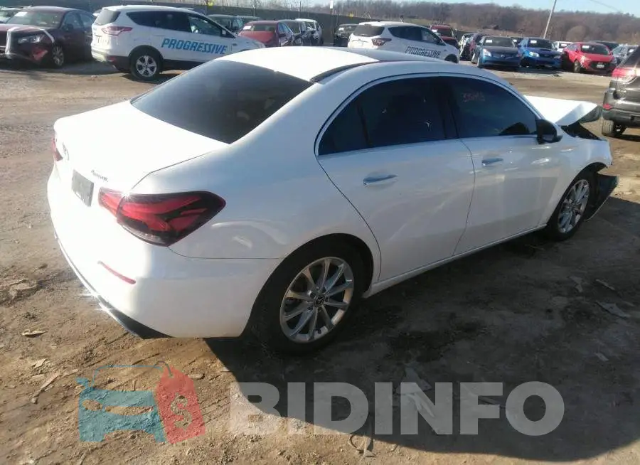 WDD3G4FB5KW002292 Photo# 4