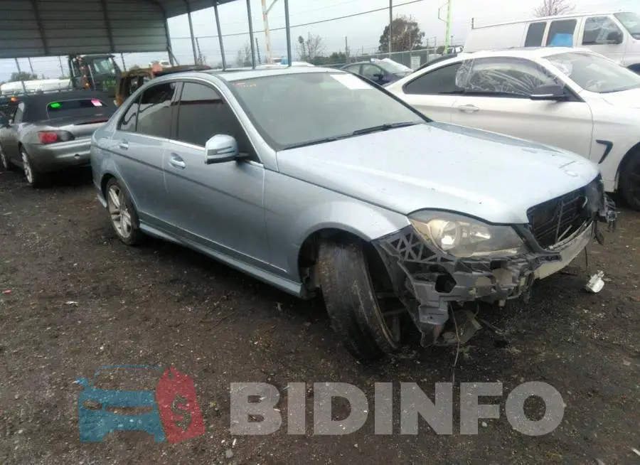 WDDGF4HB6DR275437 Photo# 1