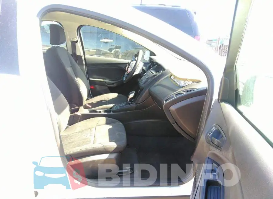 1FADP3E22GL376612 Photo# 5