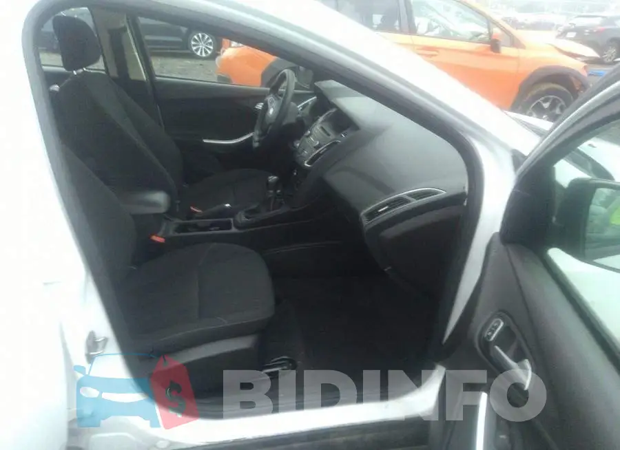 1FADP3E23GL331145 Photo# 5