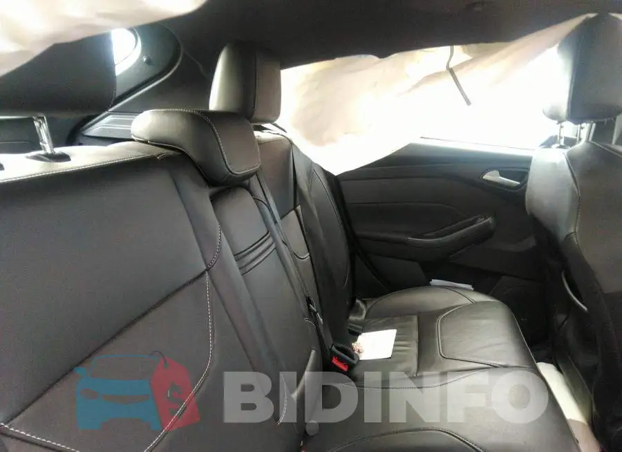 1FADP3L90GL371621 Photo# 8