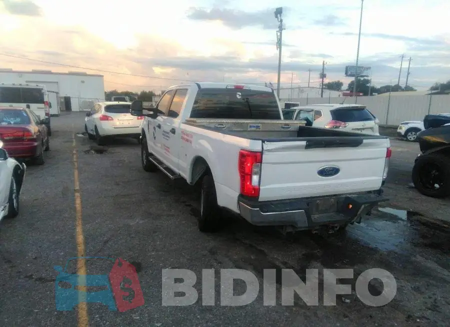 1FT7W2B67JEC18032 Photo# 3