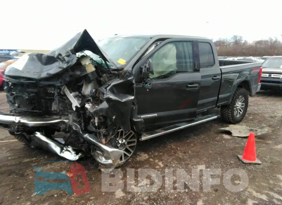 1FT7W2BT9JEB07553 Photo# 2