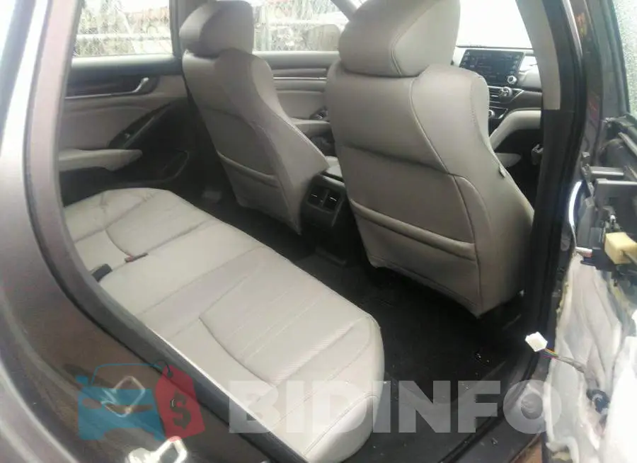 1HGCV2F60JA004083 Photo# 7