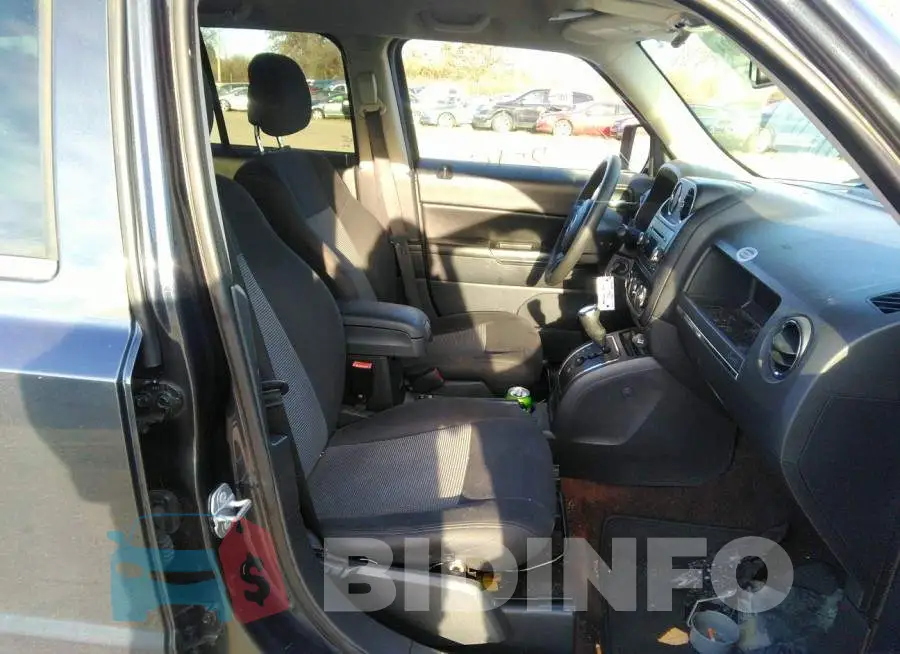 1C4NJRBB1FD292622 Photo# 5