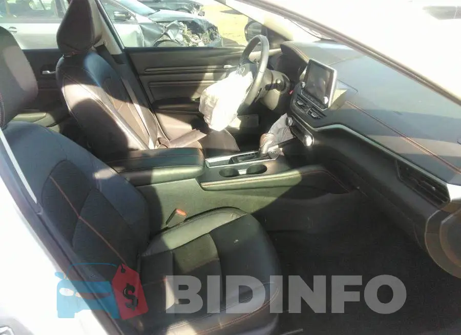 1N4BL4CV5LN305148 Photo# 5