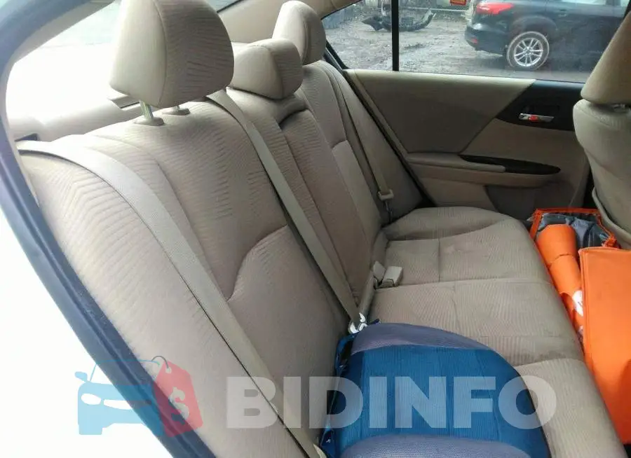 1HGCR2F37FA142432 Photo# 8