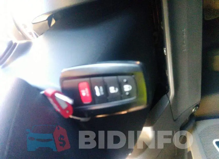 4T1C31AK8PU051237 Photo# 11
