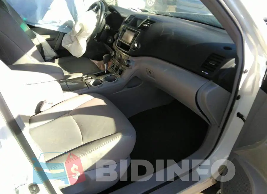 5TDBK3EH8DS237311 Photo# 5