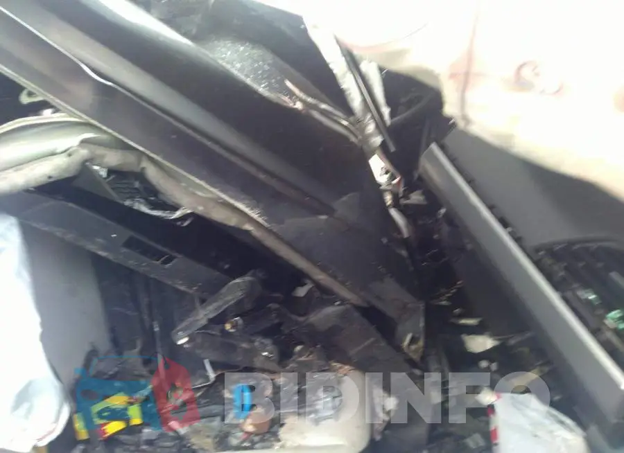 3VWCB7BU5KM148447 Photo# 5