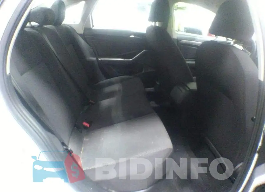 3VWCB7BUXKM171612 Photo# 8