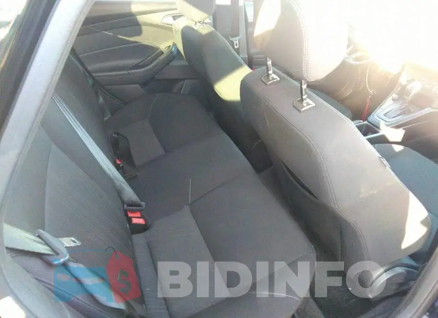 1FADP3F26JL240621 Photo# 8