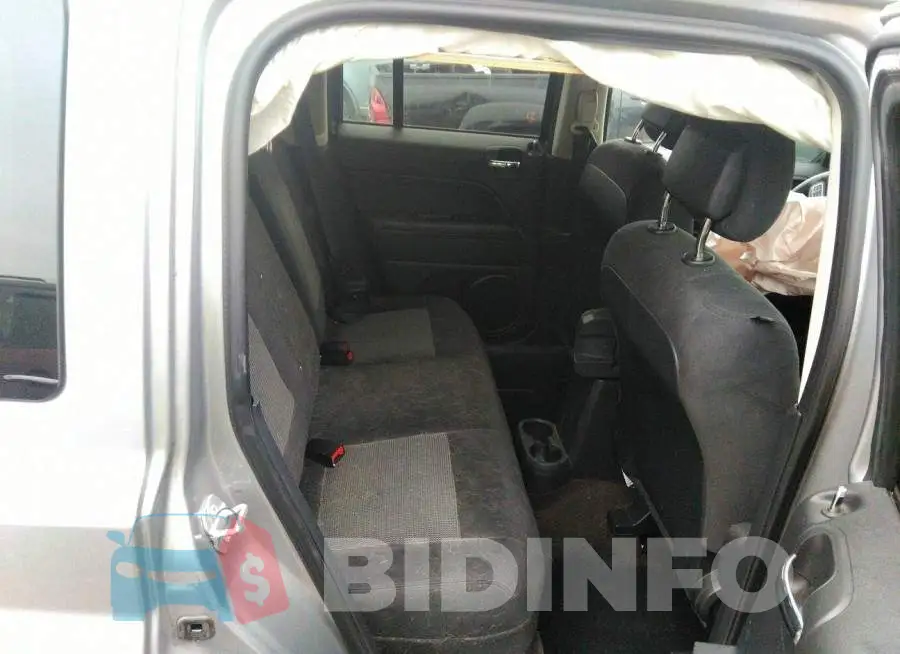 1C4NJPBA2GD525338 Photo# 8