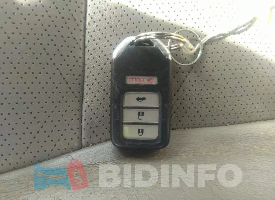 1HGCR2F82DA139740 Photo# 11