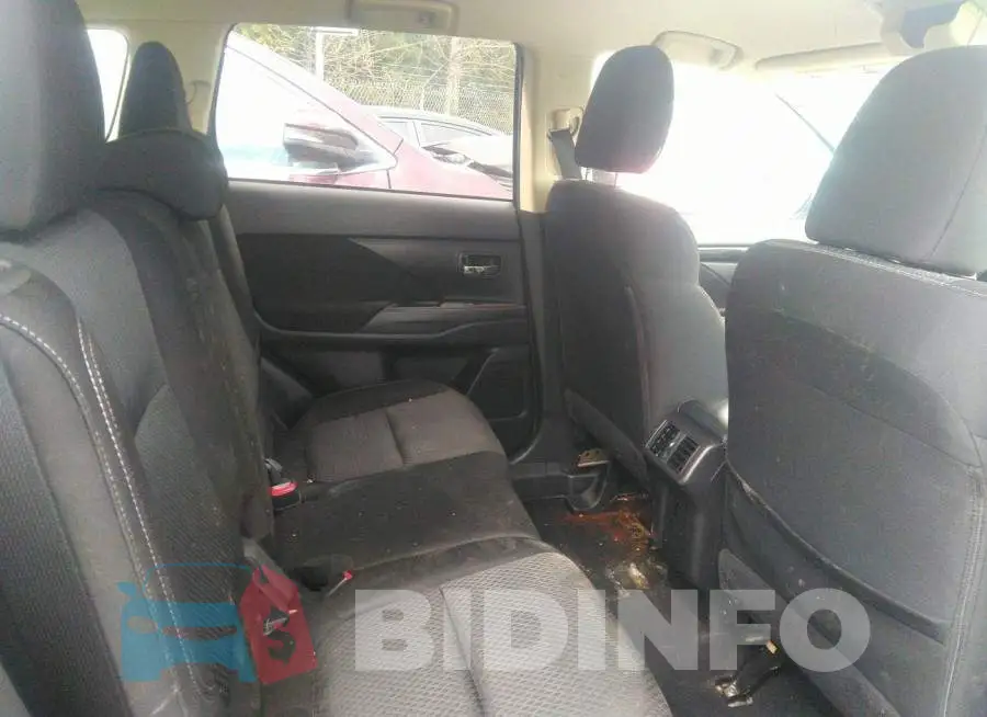 JA4AD2A35KZ016667 Photo# 8