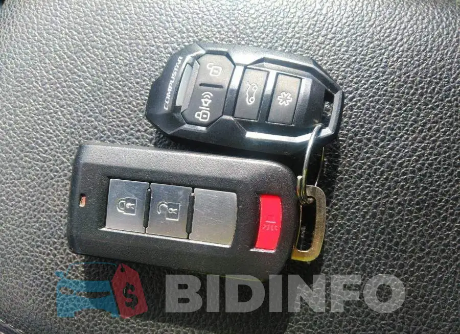 JA4AD3A32JZ032247 Photo# 11